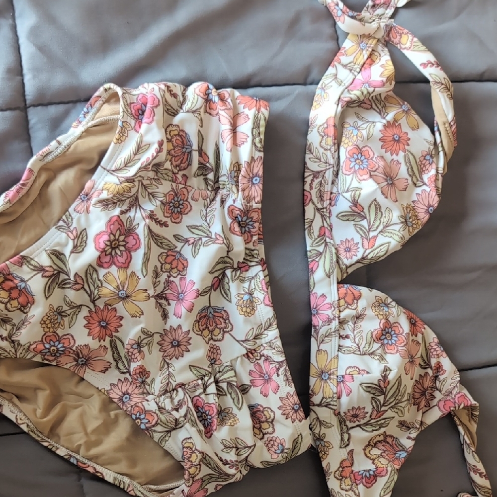 Old Navy Floral Bikini Set in Cream, Pink, Yellow